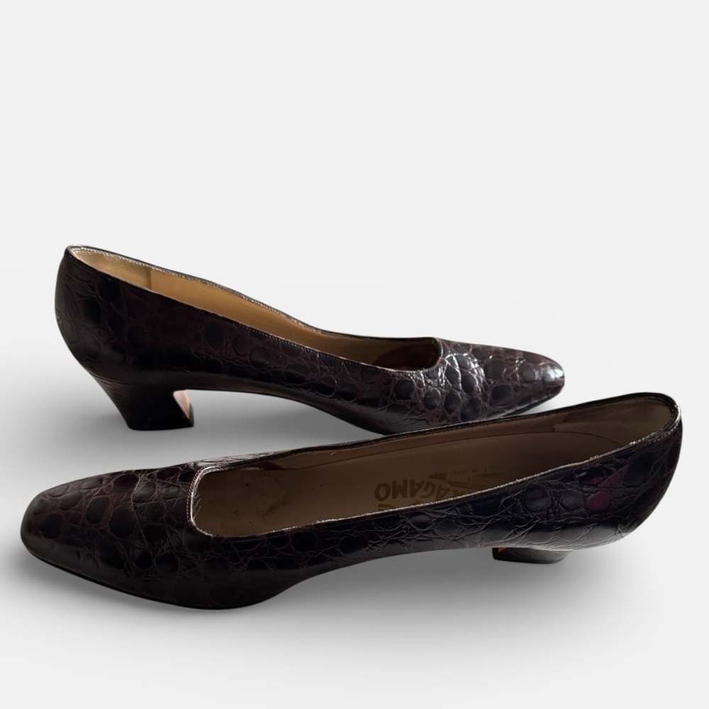 Salvatore Ferragamo Dark Brown Croc-Embossed Leather pumps Heels Sz 9 1/2 AAAA